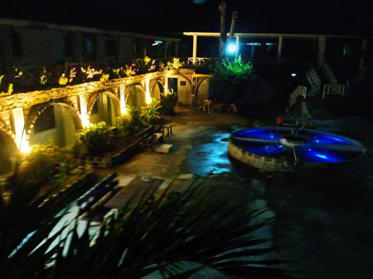 Sunbloom Beachfront Hotel And Restaurant Zambales Sinabacan Exteriér fotografie