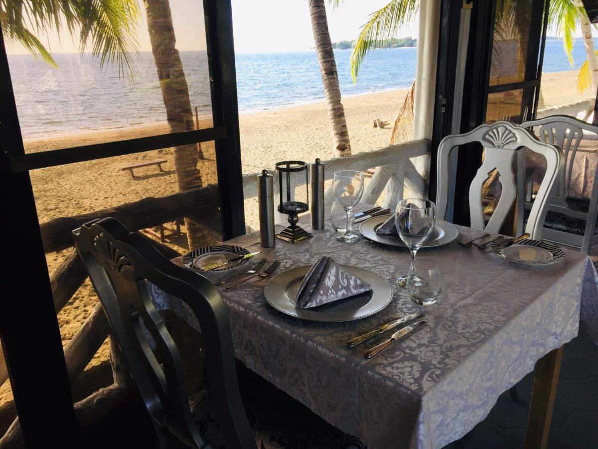 Sunbloom Beachfront Hotel And Restaurant Zambales Sinabacan Exteriér fotografie