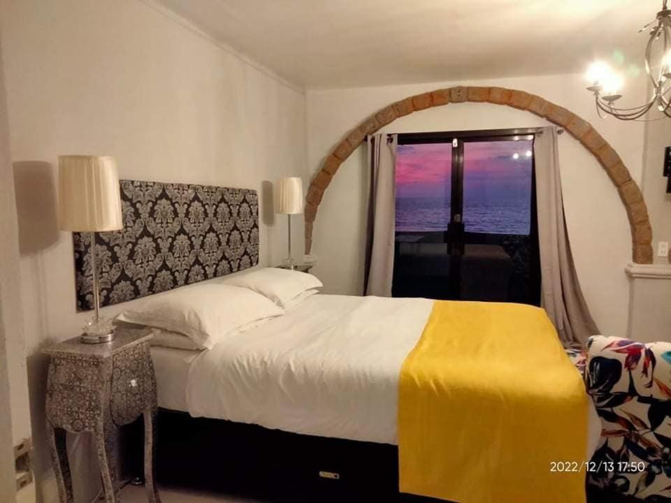 Sunbloom Beachfront Hotel And Restaurant Zambales Sinabacan Exteriér fotografie