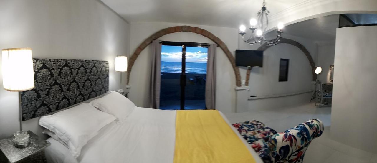 Sunbloom Beachfront Hotel And Restaurant Zambales Sinabacan Exteriér fotografie