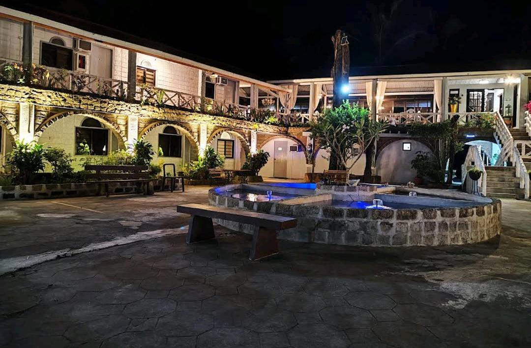 Sunbloom Beachfront Hotel And Restaurant Zambales Sinabacan Exteriér fotografie