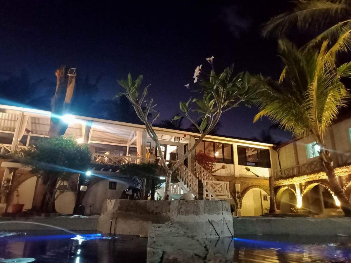 Sunbloom Beachfront Hotel And Restaurant Zambales Sinabacan Exteriér fotografie
