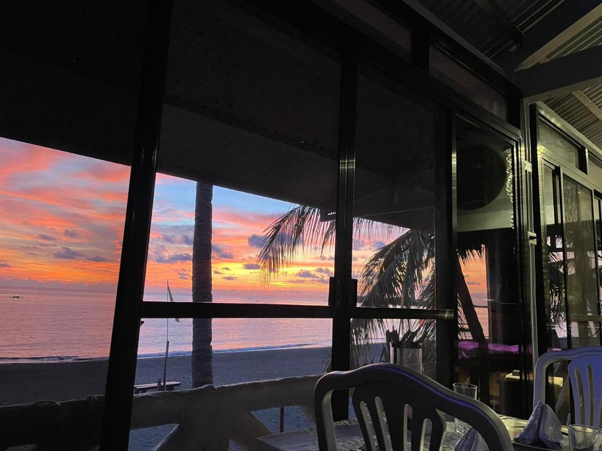Sunbloom Beachfront Hotel And Restaurant Zambales Sinabacan Exteriér fotografie