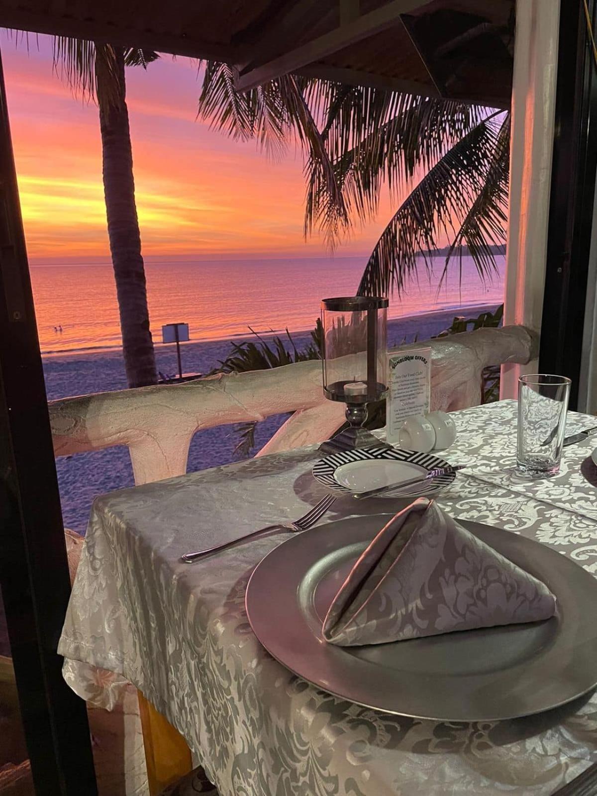 Sunbloom Beachfront Hotel And Restaurant Zambales Sinabacan Exteriér fotografie