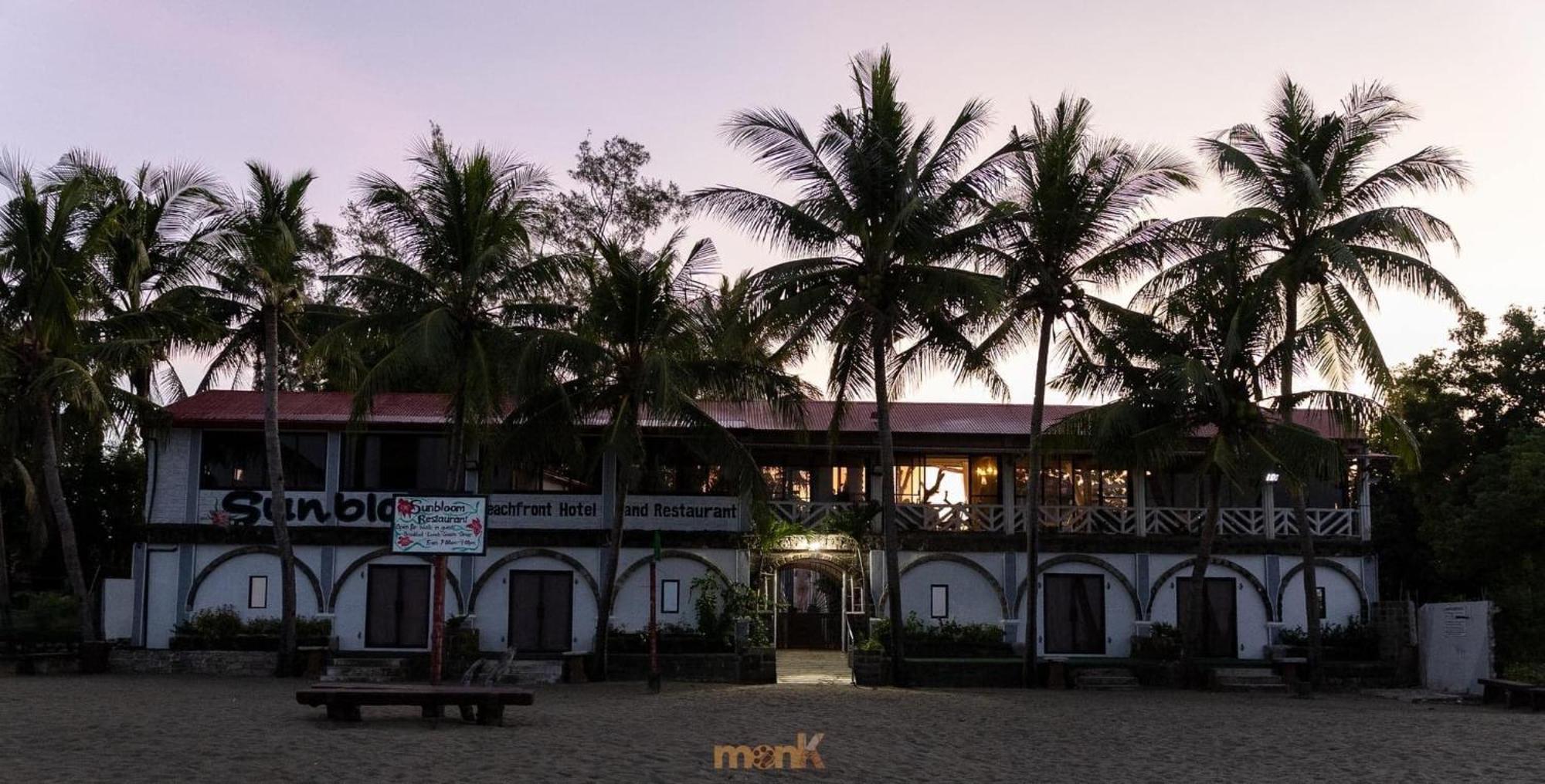 Sunbloom Beachfront Hotel And Restaurant Zambales Sinabacan Exteriér fotografie